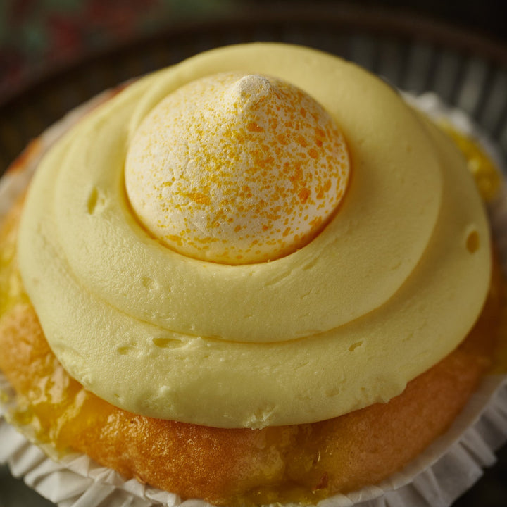 Lemon Meringue Cupcakes- Creamy Rich Lemon Frosting with a Lemon Meringue Kiss