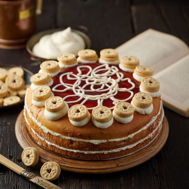 Jammie Dodger Cake (VEGAN)